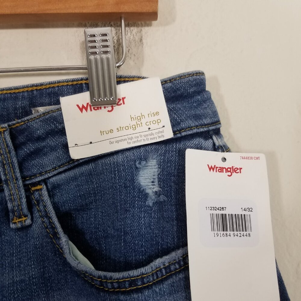 NWT Wrangler High Rise True Straight Crop Distressed Jeans Stretch Size 14/32 - Picture 3 of 7